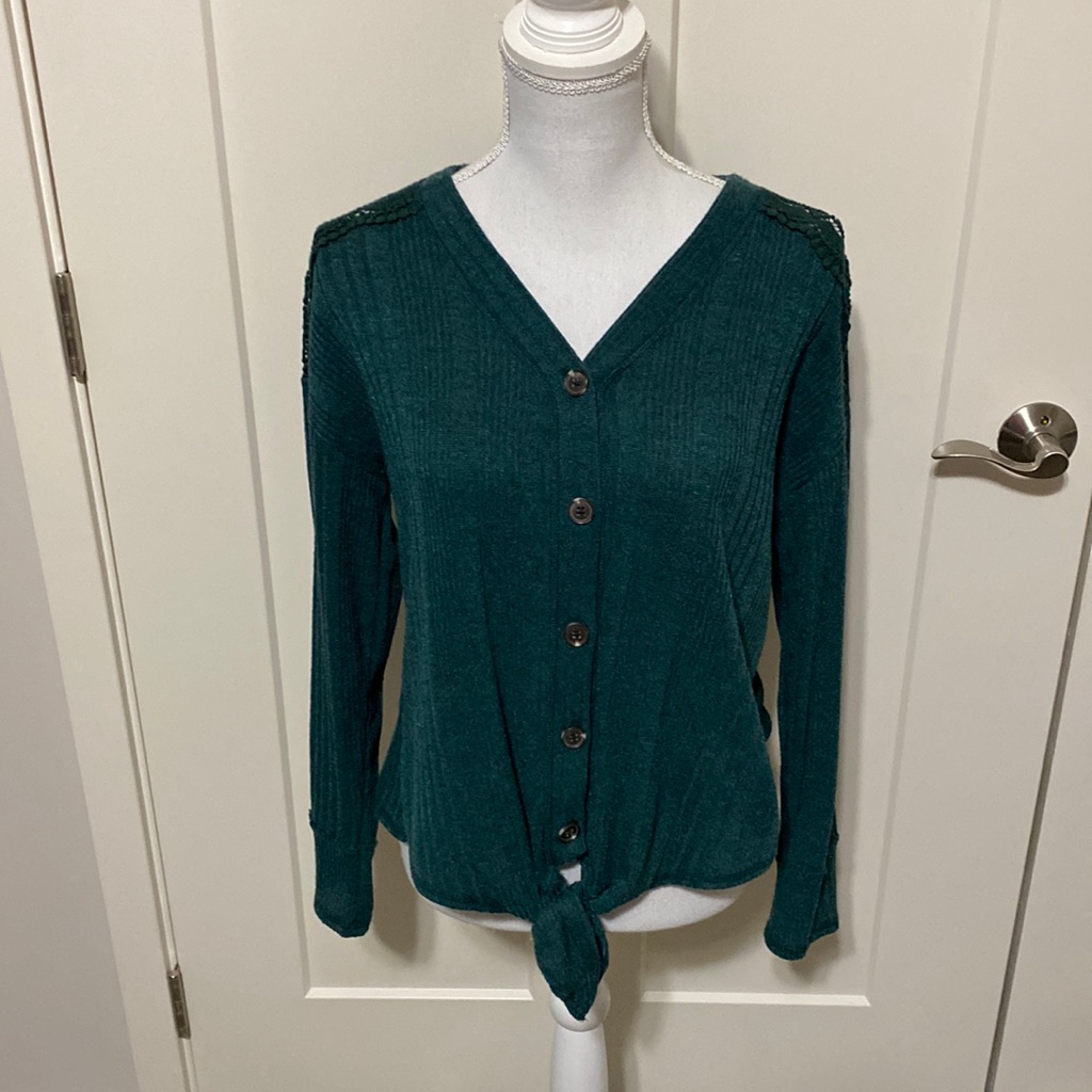 Maurice’s Guc Green Tie Waist Lace Sweater!